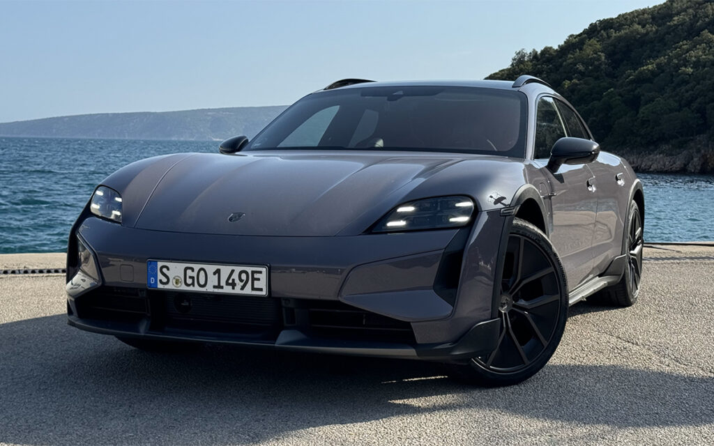 découvrez la nouvelle porsche électrique, alliant performance, design avant-gardiste et technologies innovantes. plongez dans l'univers fascinant de l'électrique avec cette voiture étonnante qui redéfinit les standards de la conduite.